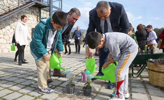 Bucalı çocuklar toprakla tanışıyor