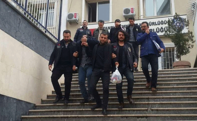 'Polisiz' dediler... 100 bin dolarlık gasp