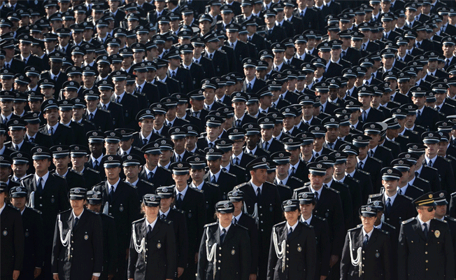 33 ilde Polis Akademileri didik didik edildi... 54 FETÖ şüphelisi gözaltına alındı