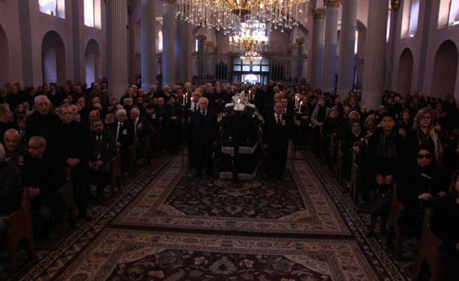 'Kolsuz Agop' son yolculuğuna uğurlandı! Kalabalık kilisenin dışına taştı