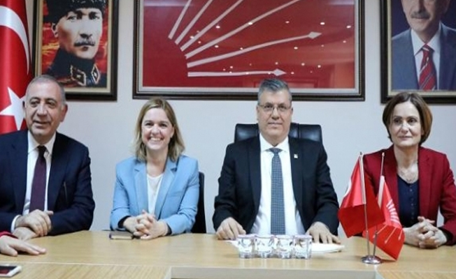 'Devrimci ruh, özgüvenli ve cesaretli siyasetle Türkiye'yi ayağa kaldırabiliriz'