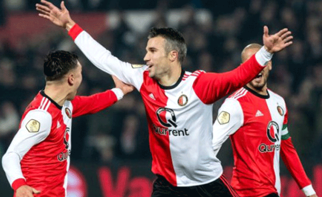 Feyenoord, Robin Van Persie ile kazandı