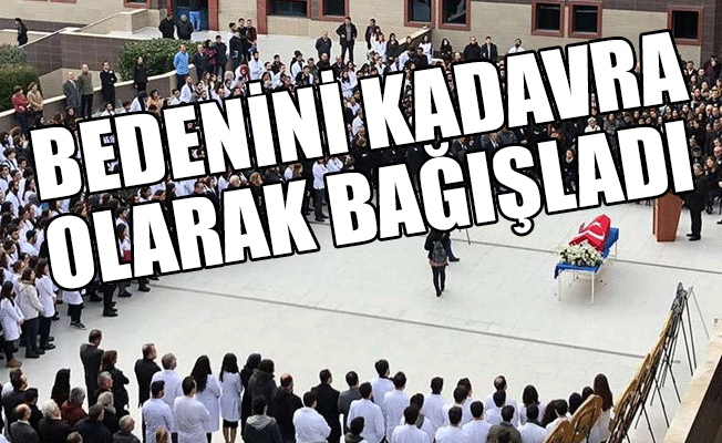 Öğrenciler, hocalarının tabutunu derse götürdü