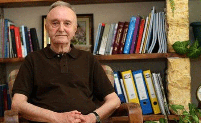Ünlü yazar yaşamını yitirdi