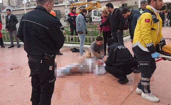 Taksim Meydanı'ndan dehşet! Kendini yaktı
