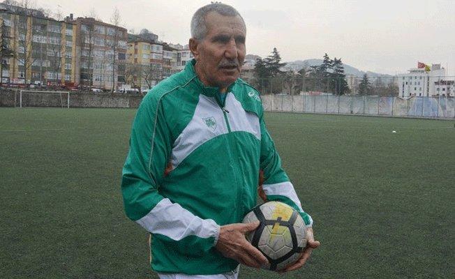 69 yaşındaki futbolcu yeni takımına transfer oldu