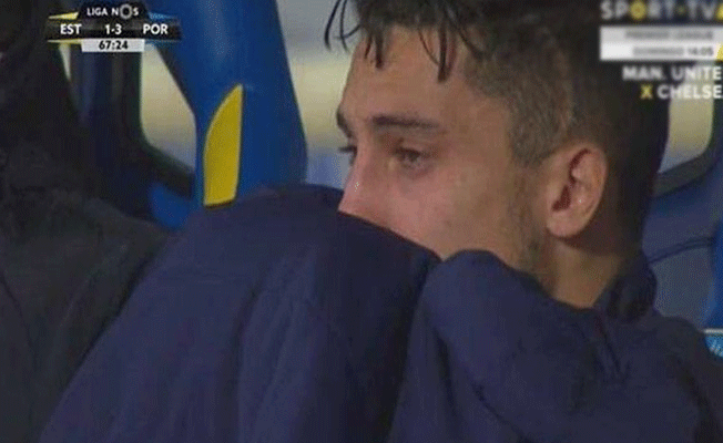 Alex Telles gözyaşlarıına hakim olamadı
