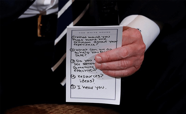 Trump notlarına bakmadan konuşamadı... Tepkileri üzerine topladı