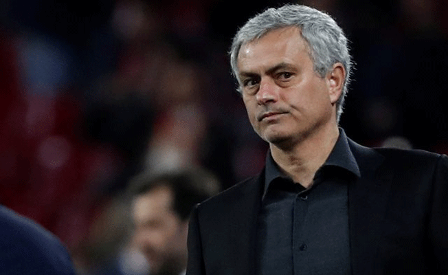 Mourinho'dan ilginç tepki: O sorudan sonra muhabire sarıldı