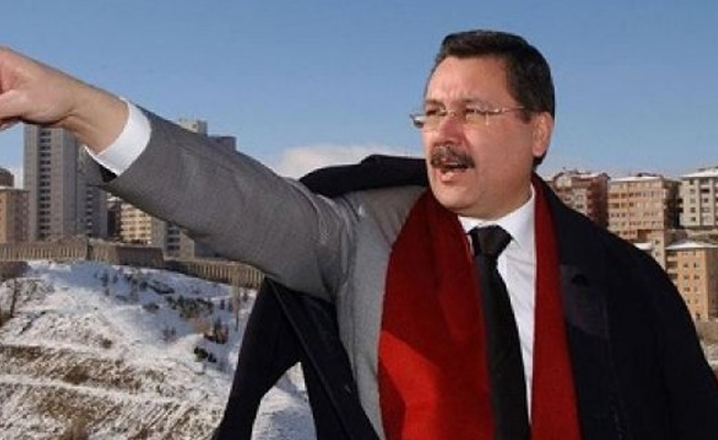 İstifa etmişti ama onlar hala duruyor...