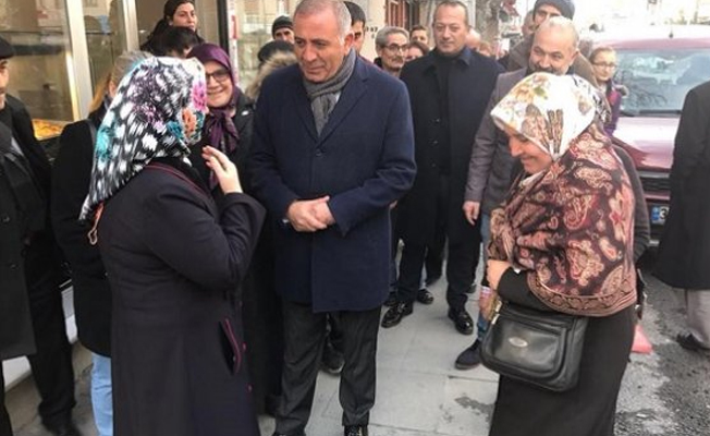 CHP İstanbul Milletvekili Gürsel Tekin Sultangazi'de kapı kapı gezdi