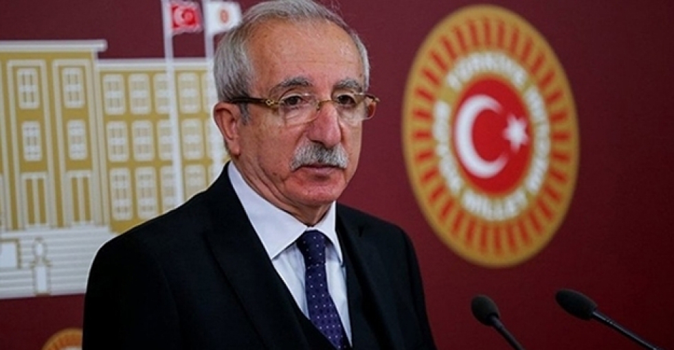AKP'li Miroğlu: Aslı Erdoğan tutuksuz yargılanmalı