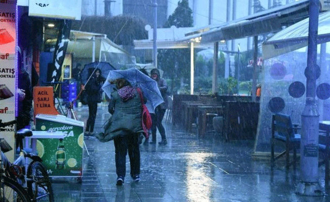 İzmir’de fırtına ve sağanak etkili oldu