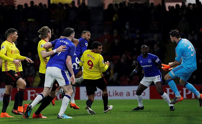Cenk Tosun’lu Everton deplasmanda mağlup