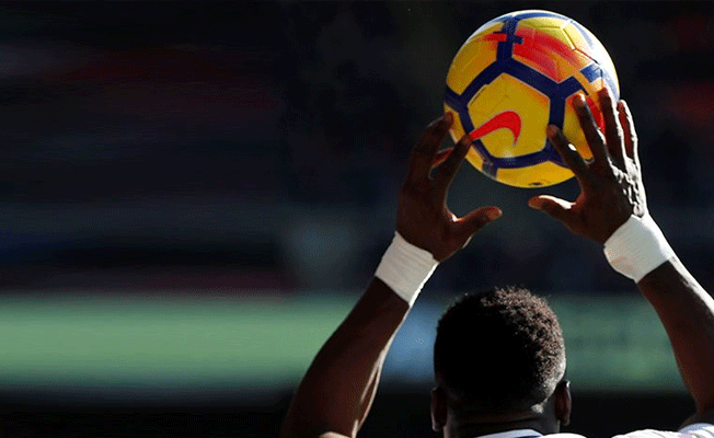 Dünyaca ünlü futbolcunun taç atışları alay konusu oldu