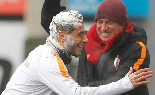 Belhanda'ya Brezilya usulü doğum günü sürprizi