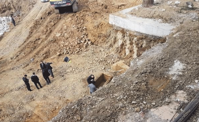 Kadıköy’de temel kazısından 2 bin yıllık lahitler çıktı