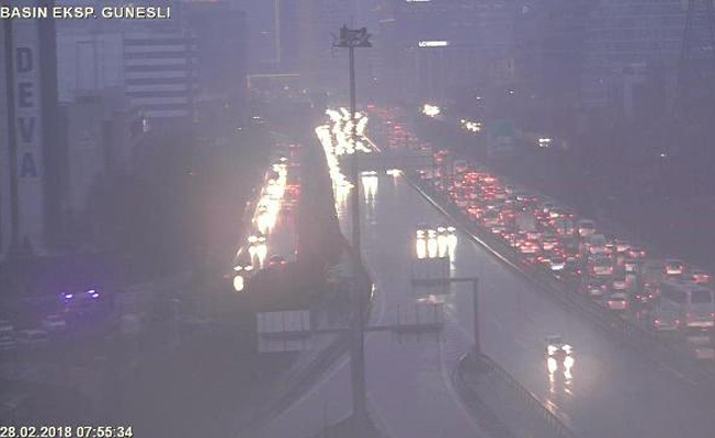 İstanbul'da trafik felç... Yoğunluk 09:30 itibari ile yüzde 70