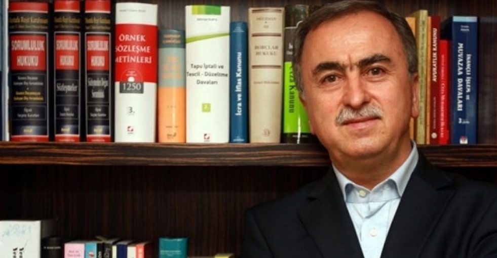 'Darbe Komisyonu Başkanı FETÖ'nün avukatlığını yapıyordu'