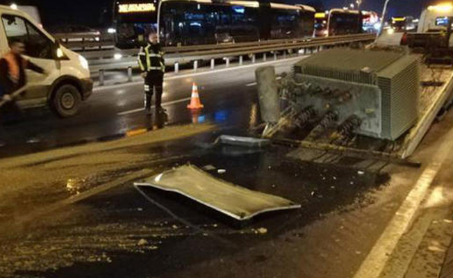 E-5'te trafik ve metrobüs seferleri durma noktasına geldi!