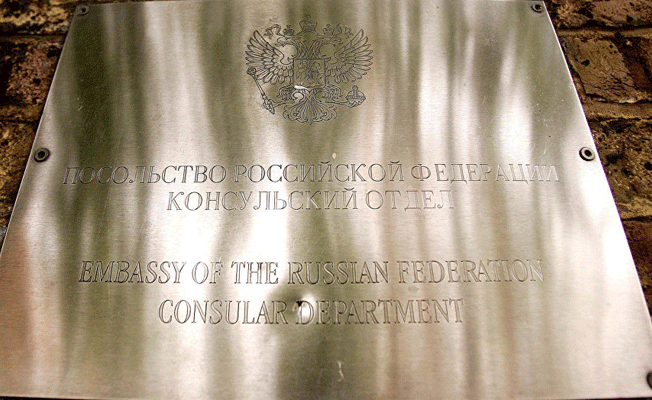 Rus diplomatlar Telegraph’ın 'büyüyen tehdit' makalesini tiye aldı