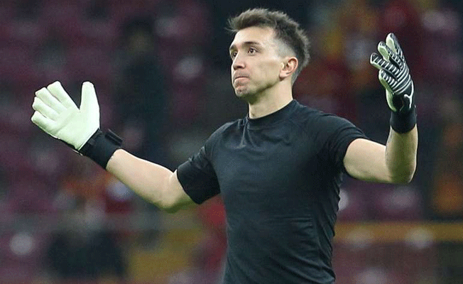Muslera Galatasaray'dan ayrılıyor mu?