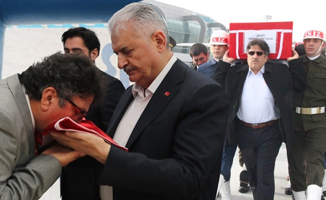 Tabutu omuzlayan şehit babasının KHK ile işten atıldığı ortaya çıktı
