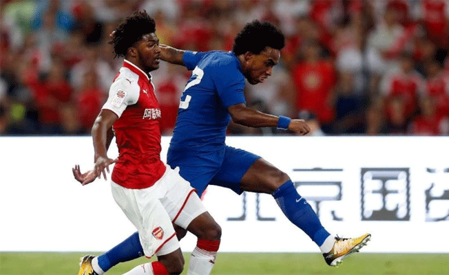 Ünlü futbolcu lüks içinde annesi barakada yaşıyor