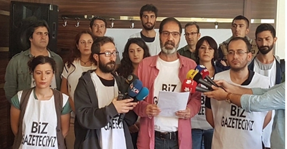 KHK ile işsiz bırakılan gazetecilerden oturma eylemi