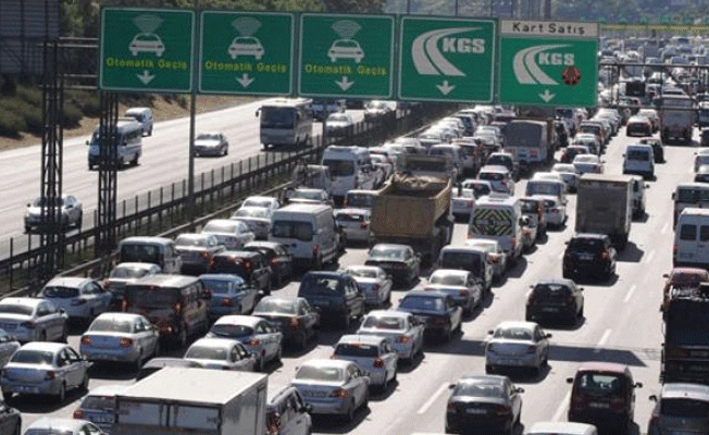 TEM'de tüm şeritler trafiğe kapatıldı