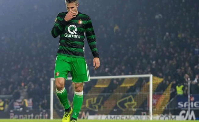 Robin van Persie yine sakatlandı!