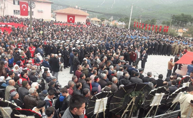 Afrin şehidini 15 bin kişi uğurladı
