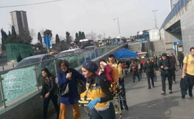 Metrobüs kadın yolcuya çarptı!