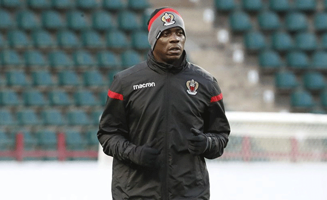 Balotelli, İtalya'daki ilk siyah senatörüne çattı