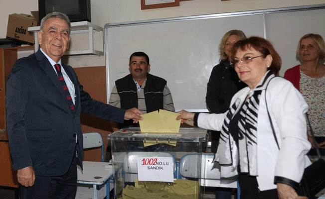 Eşinden Kocaoğlu'na 'Koca' destek