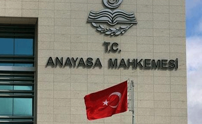 Eşcinsel din öğretmeni, meslekten atılmıştı...