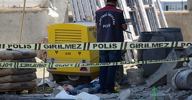 İnşaatta iskele çöktü: 1 ölü