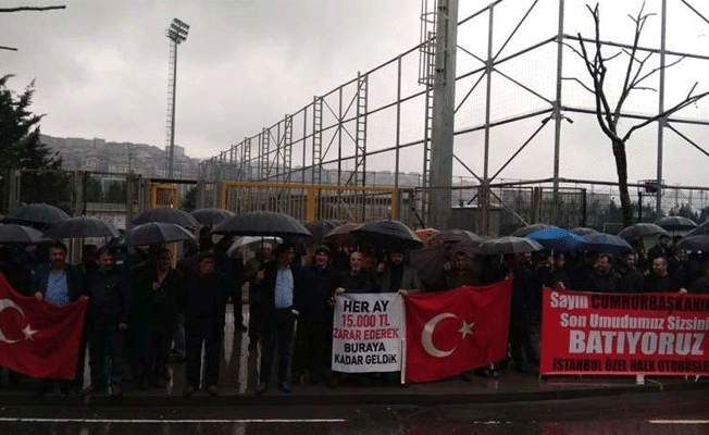 Özel Halk Otobüsü işletmecilerinden AKP İl Başkanlığı önünde protesto