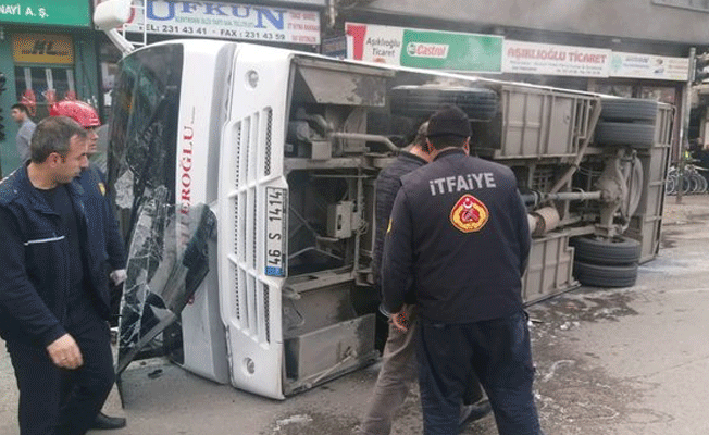 Öğrenci midibüsü devrildi: Çok sayıda yaralı var!
