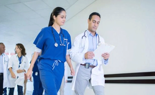 Kanada’da doktorlar maaş artışlarına karşı imza topladı
