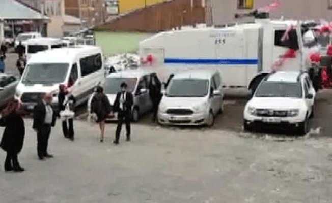 Düğünde gelin arabası olarak TOMA kullandılar!