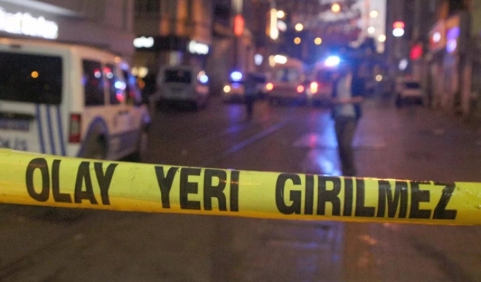 Bıçakla önce vatandaşa sonra polise saldırdı