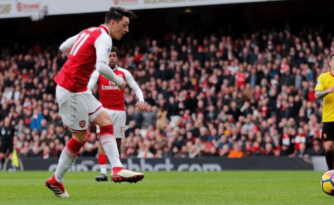 Mesut Özil Manchester United efsanesi Eric Cantona’yı geçti
