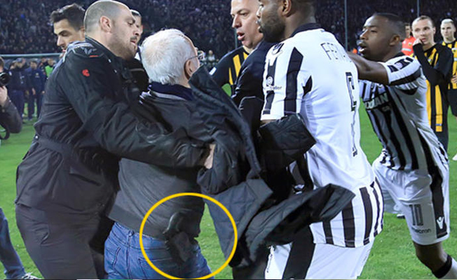 Gol iptal olunca kulüp başkanı silahla sahaya girdi!