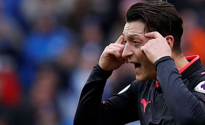 Mesut Özil: Köpek gibi sokulup...