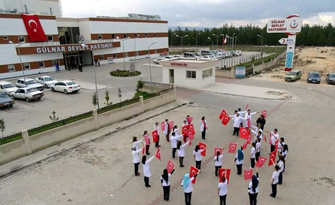 Onlarca ilden 450 doktor, İstiklal Marşı'nı seslendirdi