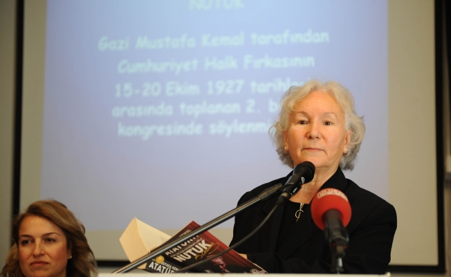Cumhuriyet kadınları Nutuk okudu