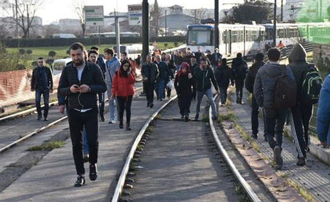 Tramvay aynı bölgede yine raydan çıktı