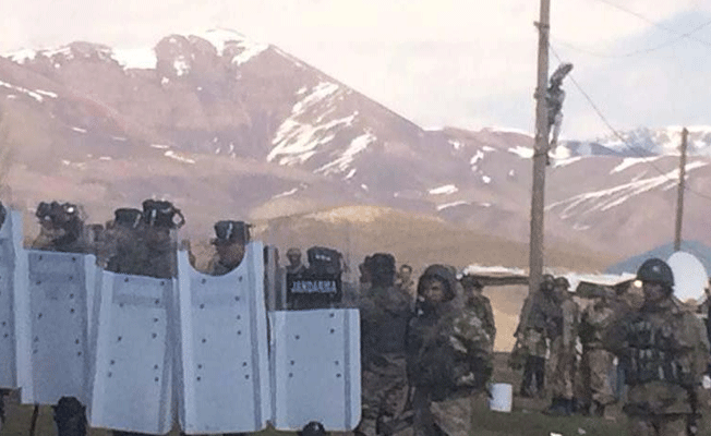 Yüksekova’da gerginlik: Jandarma müdahale etti!
