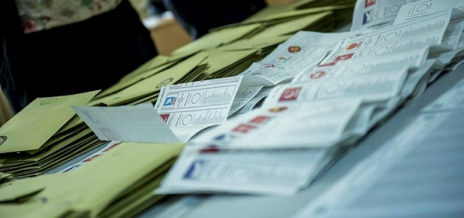 ‘AKP ve Erdoğan’ın toplumsal desteği azalıyor, Türkiye erken seçime hazırlanıyor’